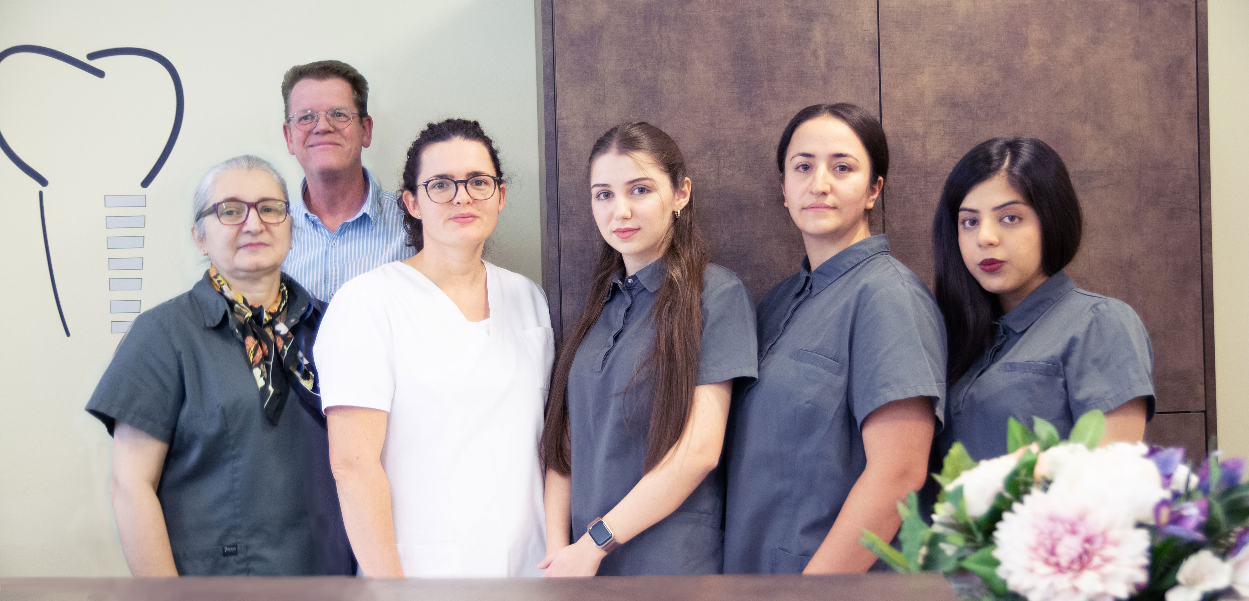 Zahnärztin Claudia Gossler und ihr Team.